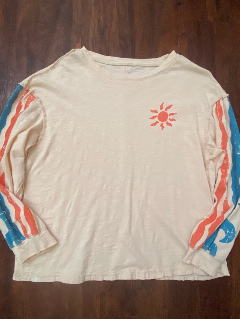 Surf, Waves & Sun long sleeve tee!!